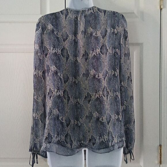 White House Black Market blue white snakeskin print blouse Sz 0 XS NWOT - Picture 4 of 6